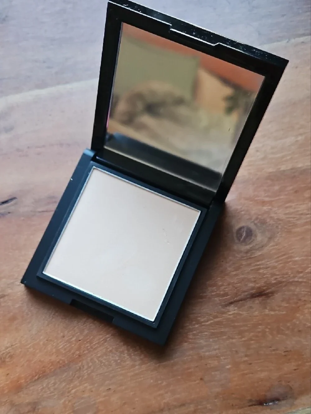REINA REBELDE Perla On Your Face Finishing Powder